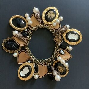 Vintage faux Pearl & cameo charm bracelet.